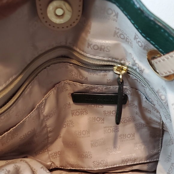 Beautiful Emerald Michael Kors - Picture 10 of 12